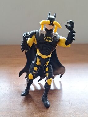 DC Batman Night Vision Hunter Action Figure - Black & Yellow Kids Toy 1995 Vint
